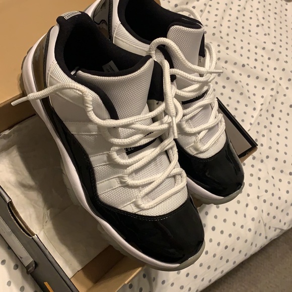 Jordan 11 Low - Picture 9 of 12